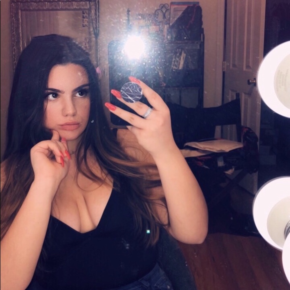 Meet your Posher, Adriana